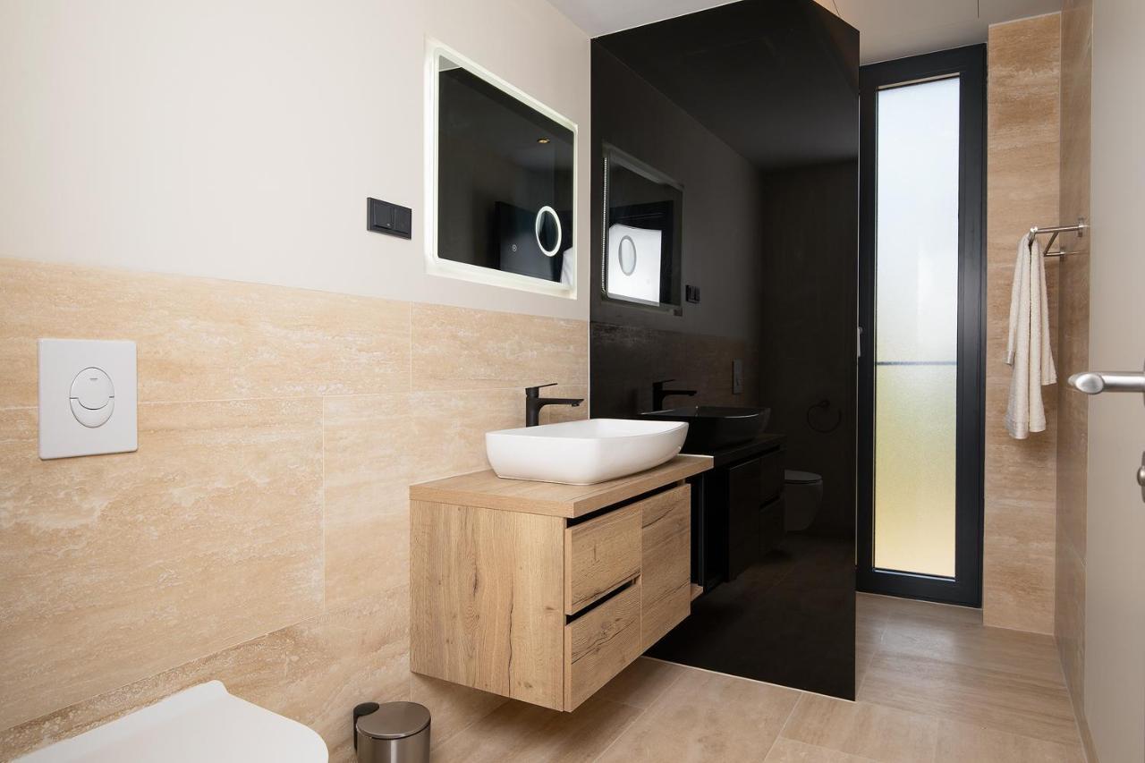 Boutique Apartments Kristo 메덜린 외부 사진